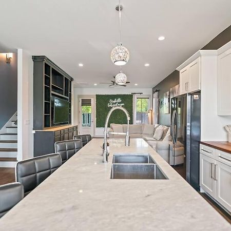 King Bed, Balcony, Covered Patio & Firepit! 8 Minutes From Broadway Nashville Eksteriør billede