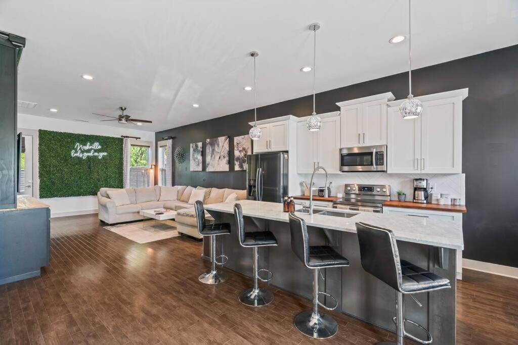 King Bed, Balcony, Covered Patio & Firepit! 8 Minutes From Broadway Nashville Eksteriør billede