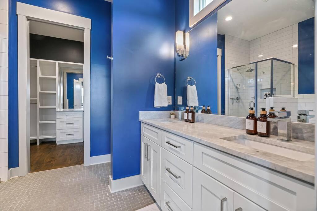 King Bed, Balcony, Covered Patio & Firepit! 8 Minutes From Broadway Nashville Eksteriør billede