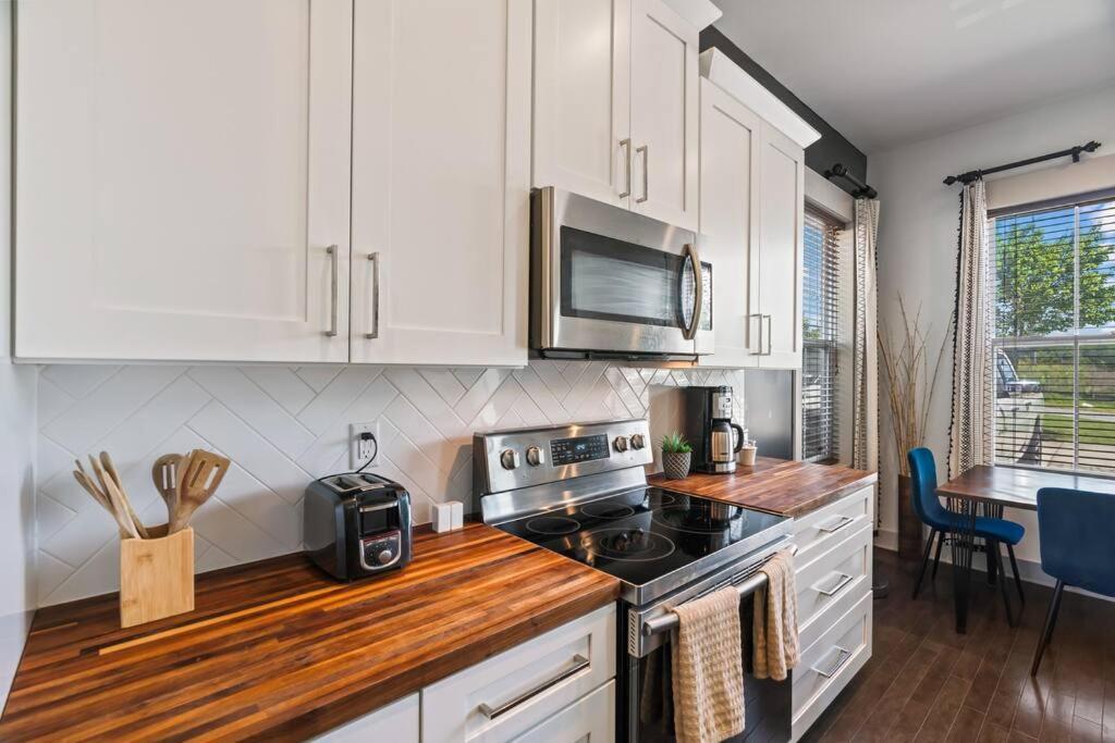 King Bed, Balcony, Covered Patio & Firepit! 8 Minutes From Broadway Nashville Eksteriør billede