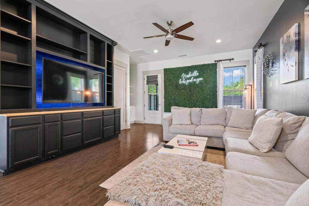 King Bed, Balcony, Covered Patio & Firepit! 8 Minutes From Broadway Nashville Eksteriør billede
