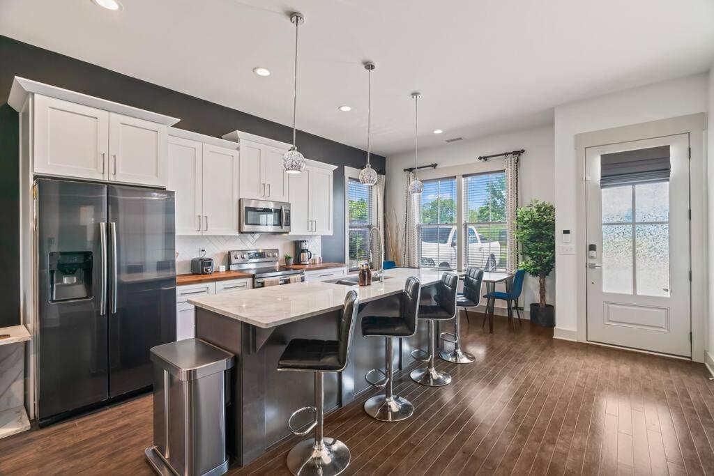 King Bed, Balcony, Covered Patio & Firepit! 8 Minutes From Broadway Nashville Eksteriør billede