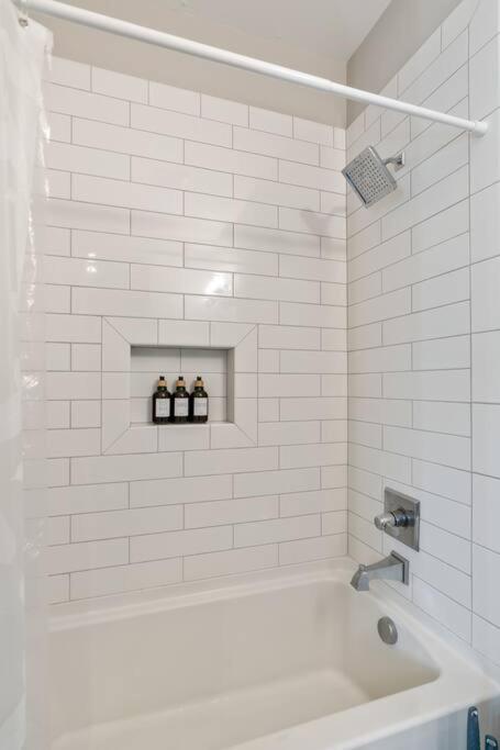 King Bed, Balcony, Covered Patio & Firepit! 8 Minutes From Broadway Nashville Eksteriør billede