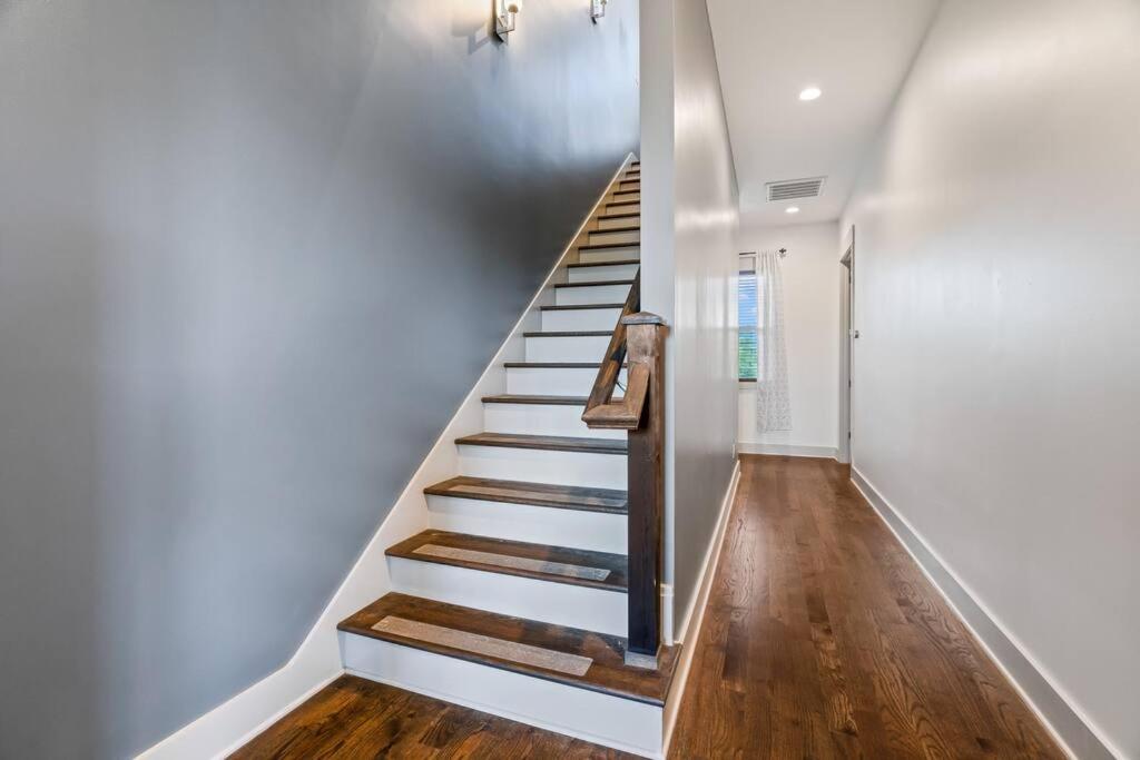 King Bed, Balcony, Covered Patio & Firepit! 8 Minutes From Broadway Nashville Eksteriør billede