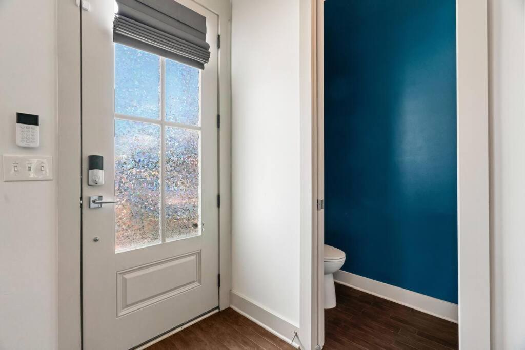 King Bed, Balcony, Covered Patio & Firepit! 8 Minutes From Broadway Nashville Eksteriør billede