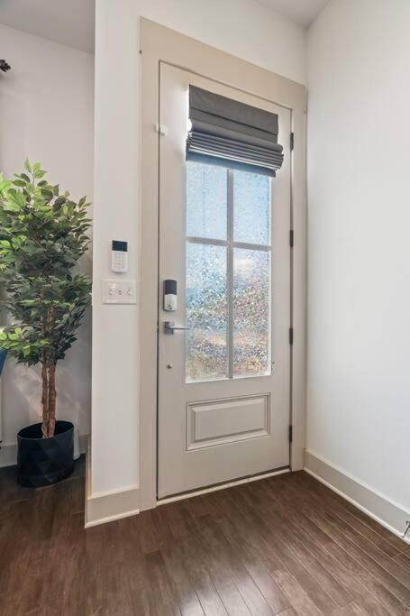 King Bed, Balcony, Covered Patio & Firepit! 8 Minutes From Broadway Nashville Eksteriør billede