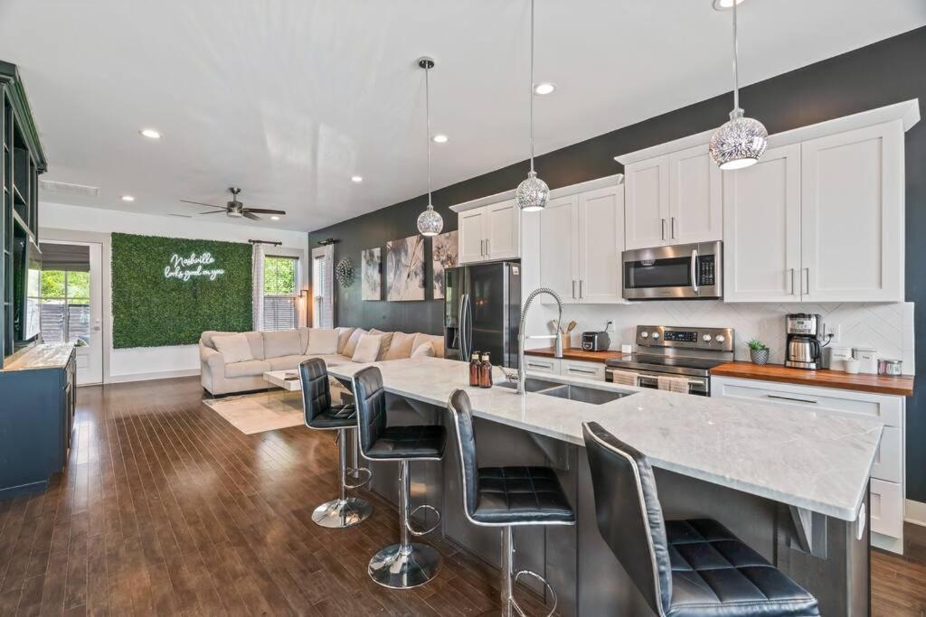 King Bed, Balcony, Covered Patio & Firepit! 8 Minutes From Broadway Nashville Eksteriør billede