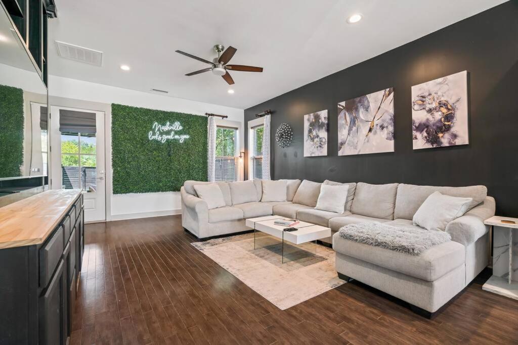 King Bed, Balcony, Covered Patio & Firepit! 8 Minutes From Broadway Nashville Eksteriør billede